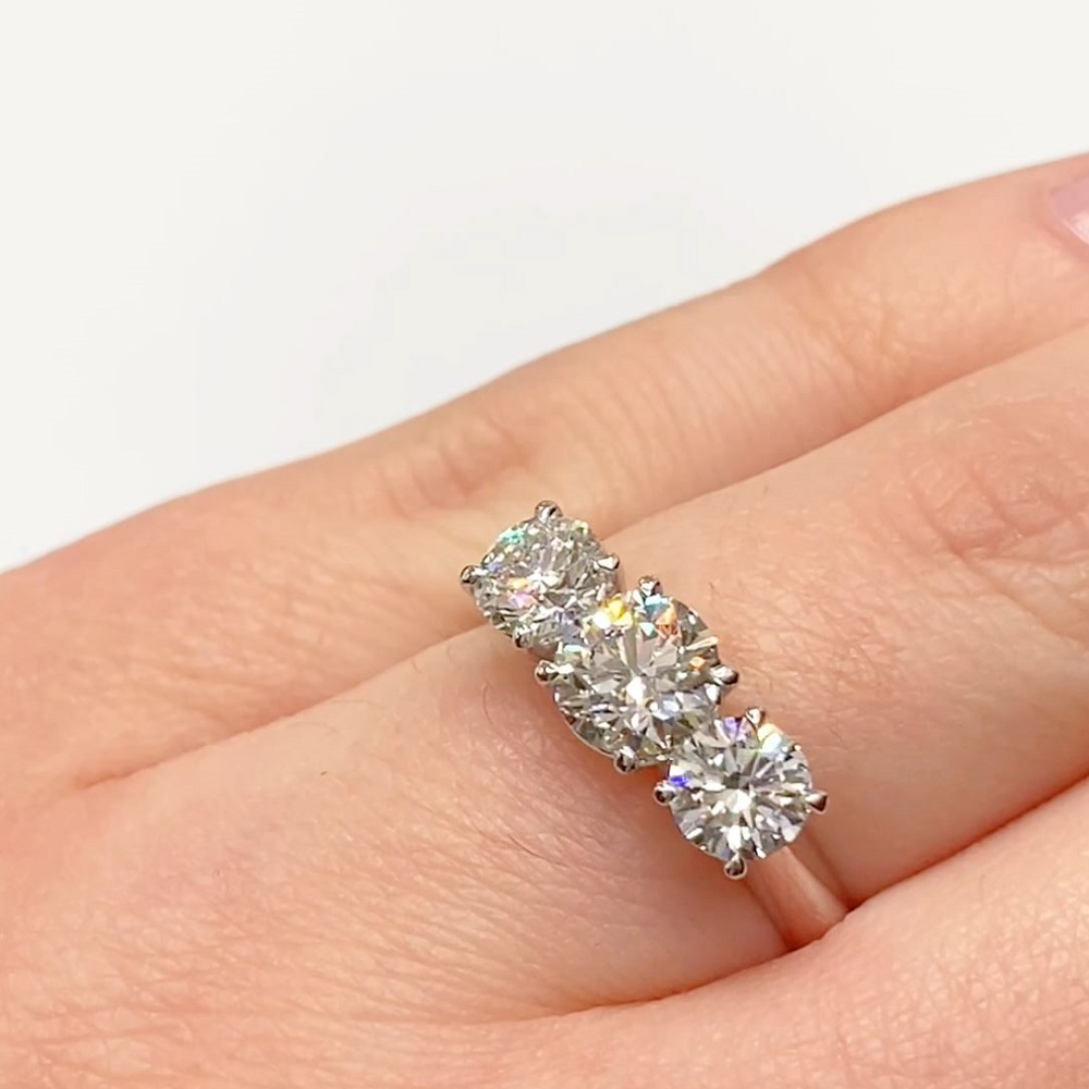 Round diamond 3 across & tapered band ring